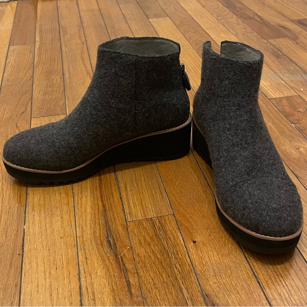 NWOT - Eileen Fisher Loyal Wedge Felted Wool Boots (W 7, Graphite Gray)